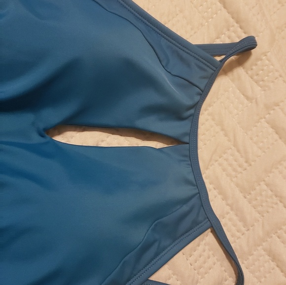 NWTs Ellen Tracy Key Hole High Neck Tankini Set - Picture 3 of 8